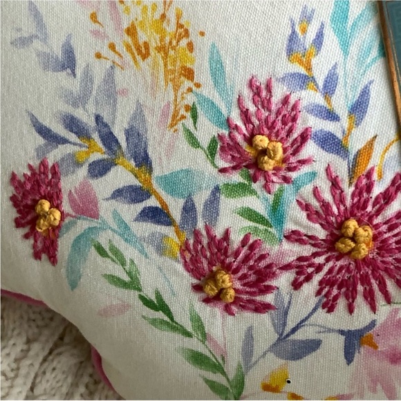 NWT! Easter Bunny 🐇Embroidery Spring Flowers Pillow - Picture 4 of 7